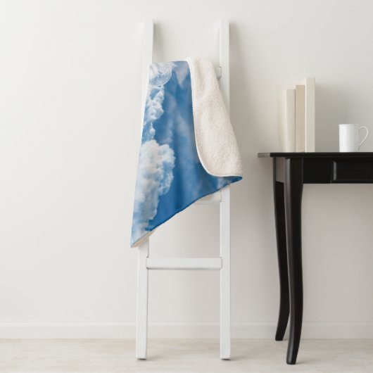 Der Löwe und das Lamm aus Wolken geformt Sherpadecke (Beispiel)