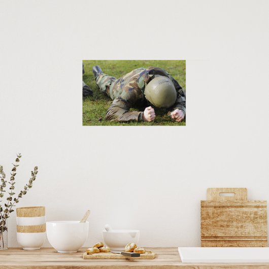 Der Luftschiff knurrt durch ein nasses Feld Poster (Küche)