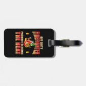 Der lustige Chili liebt den Feuerwehrmann auf der Gepäckanhänger (Rückseite horizontal)