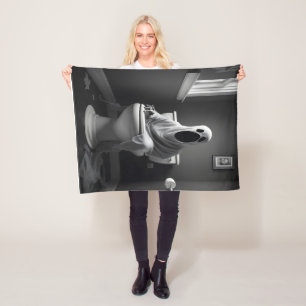 Der lustige Geist sitzt auf der Toilette Fleecedecke