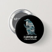 Der lustige Pinguin zieht mich hoch und steht mit  Button (Vorne & Hinten)