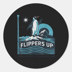 Der lustige Pinguin zieht mich hoch und steht mit Runder Aufkleber
