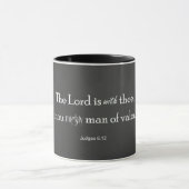 Der mächtige Mann der Valor Bible Verse Tasse (Zentrum)