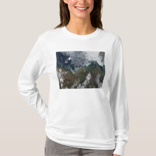 Der Mackenzie leert sich in der Mackenzie-Bucht T-Shirt