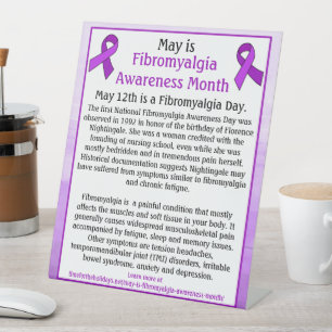 Der Mai ist der Monat des fibromyalgischen Bewusst Sockelschild