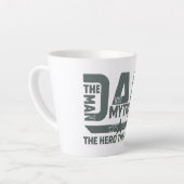 Der Mann, der Mythos, der Tapfere, der Held, die L Milchtasse (Linke Ecke)