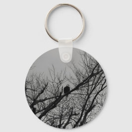 Der Mann, der Uhr nimmt Schlüsselanhänger