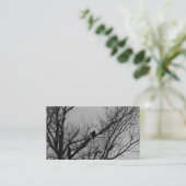 Der Mann, der Uhr nimmt Visitenkarte (Stehend Vorderseite)