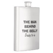 Der Mann hinter der Bauchflasche, damit der Vati Flachmann (Rechts)