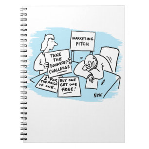 Der Marketing Manager wird auf einem Verkaufspunkt Notizblock