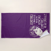 Der Meme der sarkastischen Phrasen-Frauen, Strandtuch (Vorderseite)