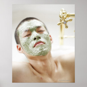 Der Mensch entspannt sich in einer Badewanne mit G Poster