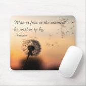 Der Mensch ist frei Voltaire Zitat Löwenzahn Mousepad (Mit Mouse)