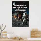 Der Mensch wandert auf dem Mondastronaut und auf d Poster (Küche)