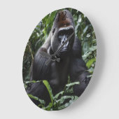 Der Mitternachts-Gorilla-König: Monarch des Waldes Große Wanduhr (Winkel)