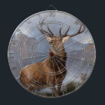 Der Monarch des Glen (Wilder Stag) (von Landseer) Dartscheibe<br><div class="desc">In diesem Design ist ein Werk des englischen Malers Sir Edwin Henry Landseer (1802-1873) zu sehen. Es zeigt einen Hirschsteg,  der stehend stolz auf seine hohen Geweihe ist. Das Tier liegt hoch in den heidländischen Hügeln des schottischen Highlands. Das ursprüngliche Gemälde wurde 1851 fertig gestellt.</div>