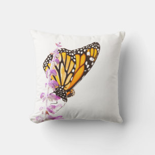 Der Monarch ist auf dem Lavendel Kissen