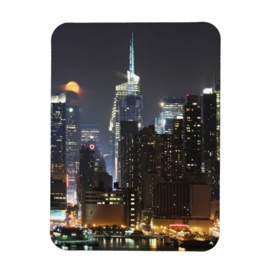 Der Mond erhebt sich über der Innenstadt New Yorks Magnet (Vertikal)