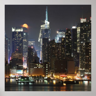 Der Mond erhebt sich über der Innenstadt New Yorks Poster