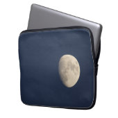 Der Mond im frühen Abend Laptopschutzhülle (Vorderseite Links)