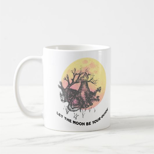Der Mondführer, Wolf auf dem Mond, rustikale Buchs Kaffeetasse (Links)