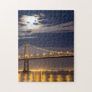 Der Moonrise heute Abend über der Bucht-Brücke Puzzle