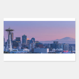 Der Mount Rainier im Hintergrund Rechteckiger Aufkleber