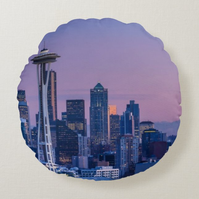 Der Mount Rainier im Hintergrund Rundes Kissen (Vorderseite)