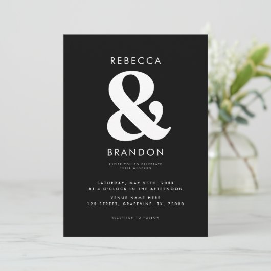 Der mutige, stilvolle Ampersand QR Code in einer H Einladung (Stehend Vorderseite)