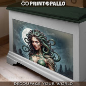 Der Mythos von Medusa im Mondschein mit ihren Schl Seidenpapier