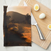 Der Nachtfall beginnt bei Joshua Tree Geschirrtuch (Viertel Falte)