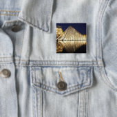 Der nächtliche Ausblick auf die gläserne Pyramide  Button (Beispiel)