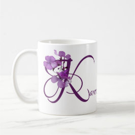 Der Name Karen ist lila, blumenreich Kaffeetasse