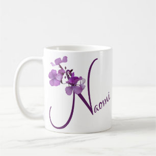 Der Name Naomi ist hübscher lila Blumenspass Kaffeetasse
