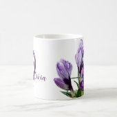 Der Name Olivia ist lila, der Blumenspass ist indi Kaffeetasse (Mittel)