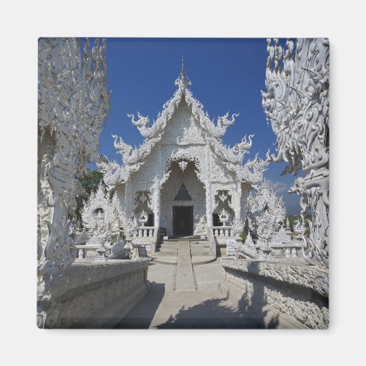 Der neue, ganz weiße Tempel von Wat Rong Khun in Magnet (Vorne)