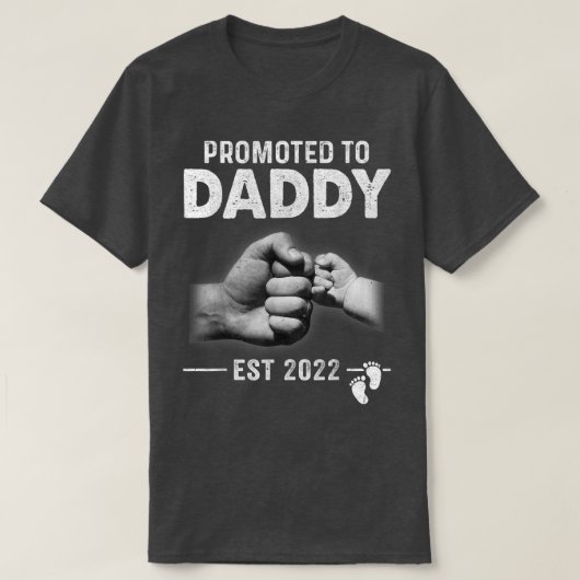Der neue Papa wird bald zum Papa 2022 befördert T-Shirt (Design vorne)