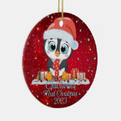 Der niedliche Pinguin-Weihnachtsmütze des Babys Keramik Ornament (Rechts)