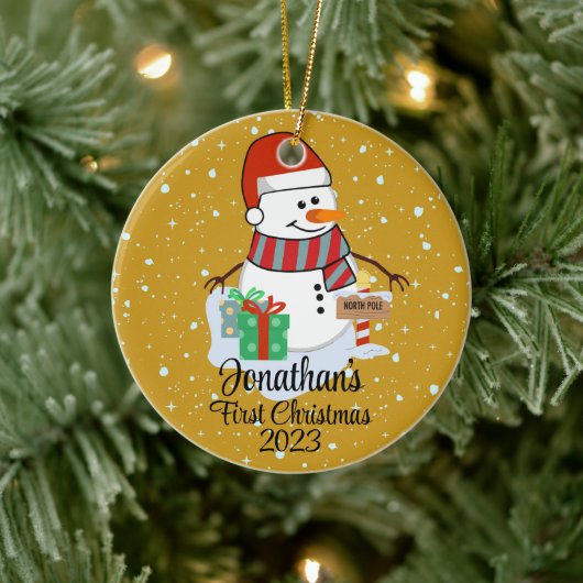 Der niedliche Schneemann des Babys in seiner moder Keramik Ornament (Baum)