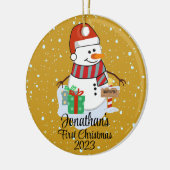 Der niedliche Schneemann des Babys in seiner moder Keramik Ornament (Links)