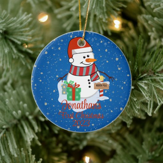 Der niedliche Schneemann des Babys in seiner moder Keramik Ornament (Baum)