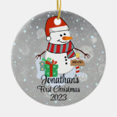 Der niedliche Schneemann des Babys in seiner moder Keramik Ornament (Vorne)