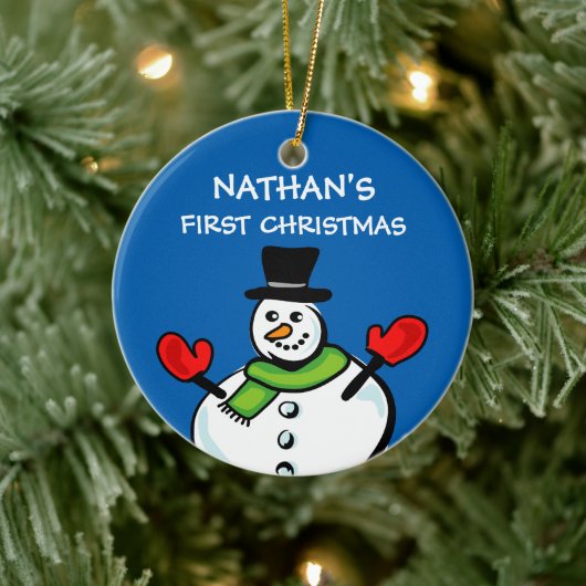 Der niedliche Schneemann des Babys personalisiert Keramik Ornament (Baum)
