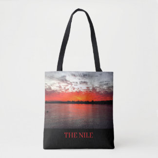Der Nil, dramatischer Sonnenuntergang. Tasche
