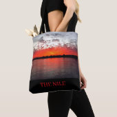 Der Nil, dramatischer Sonnenuntergang. Tasche (Von Nahem)