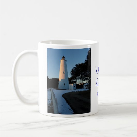 Der Ocracoke Leuchtturm am Sonnenuntergang Kaffeetasse (Links)