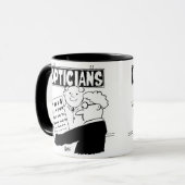 Der Optimiker präsentiert seine Rechnung. Funny Ca Tasse (Vorderseite Links)