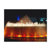 Der Orlando Theme Park Fountain ist nachts beleuch