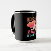 Der Ozean ruft Surfer Tasse (Vorderseite Links)