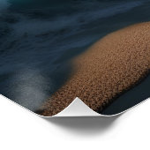 Der Ozean wacht an einem Strand Poster (Ecke)